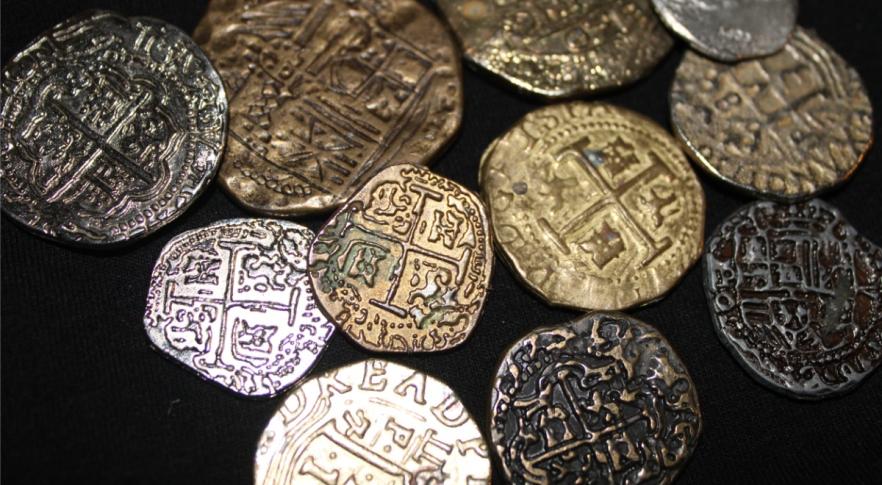 Descubren dos tesoros vikingos con 300 monedas de plata