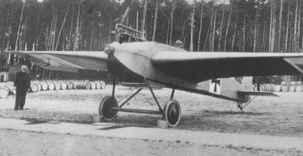 Se construye el primer avión metálico-0