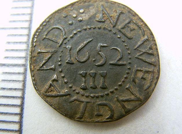 Cazador de tesoros halló una antigua moneda, valuada en 1.7 millones de dólares, mientras probaba su nuevo detector de metales  -0