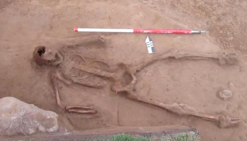 Misterioso esqueleto de un "monje sin manos" se encuentra en una isla de Inglaterra-0
